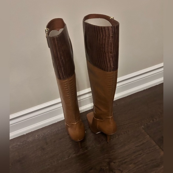 Brand new never worn with dust bag Burberry boots - Picture 6 of 9